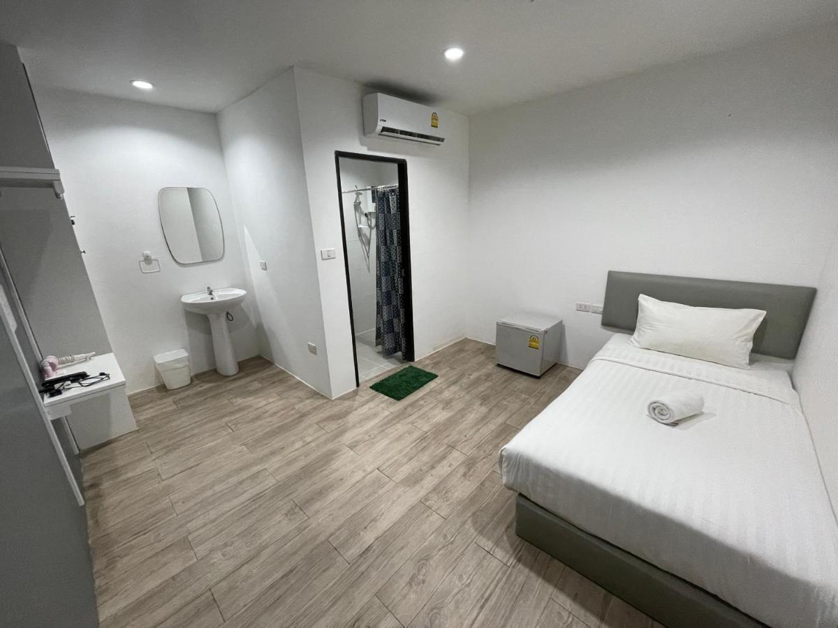 Phuket Muay Thai Hotel Rawai Beach Екстер'єр фото
